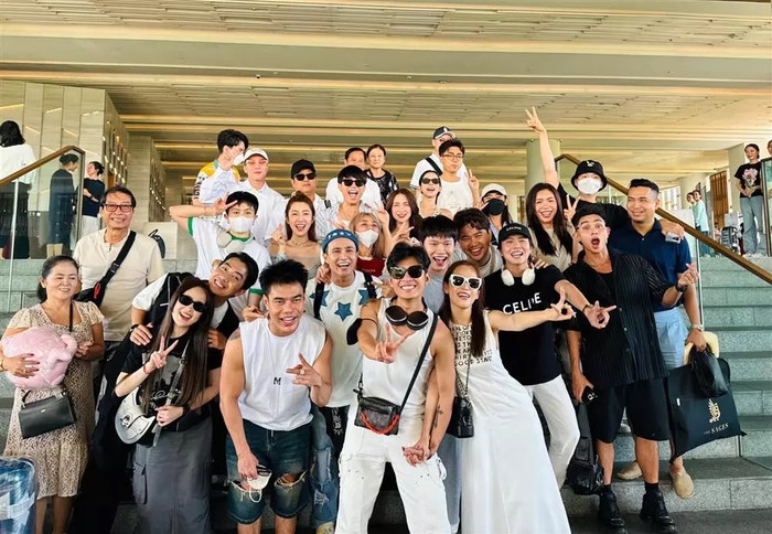 Dàn khách mời quy tụ những gương mặt đình đám trong showbiz. 