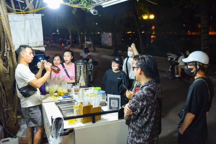 Trà chanh giã tay đang là món đồ uống thu hút sự quan tâm lớn của giới trẻ Việt thời gian gần đây 