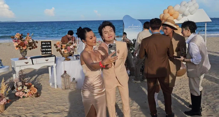 Các khách mời tại tiệc cưới của Puka và Gin Tuấn Kiệt đều lộ rõ tâm trạng vui vẻ, hào hứng