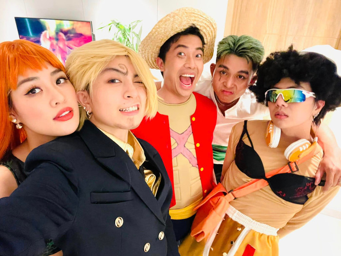 Nhiều khán giả vô cùng tò mò muốn biết dàn khách mời đang ngầm chuẩn bị điều gì khi hóa trang trong tiệc cưới của Puka và Gin Tuấn Kiệt