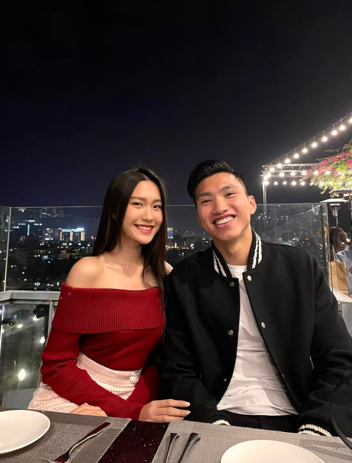  Ở đời thường, cặp đôi chỉ 'đốn tim' bằng những khoảnh khắc ngọt ngào.