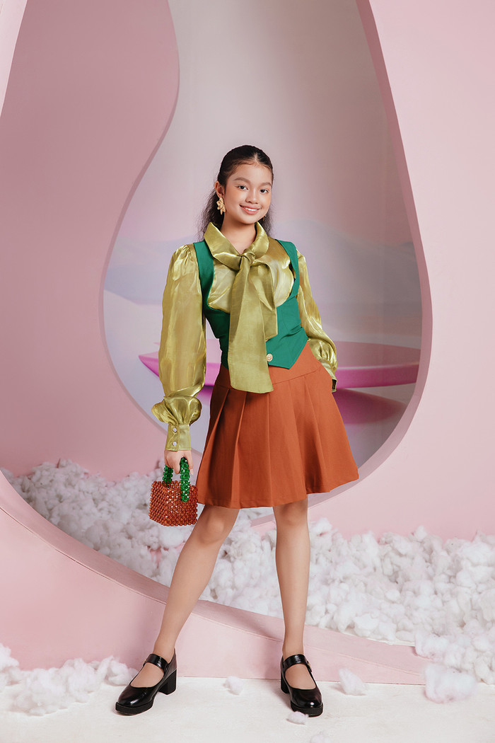 Dù còn nhỏ tuổi, cô nàng đã 'pose dáng' đỉnh cao.