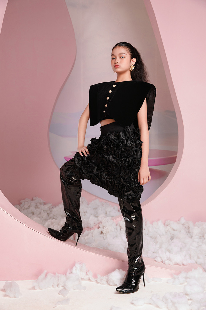 Misaki Hoàng đang theo học tại học viện đào tạo của siêu mẫu Xuân Lan.