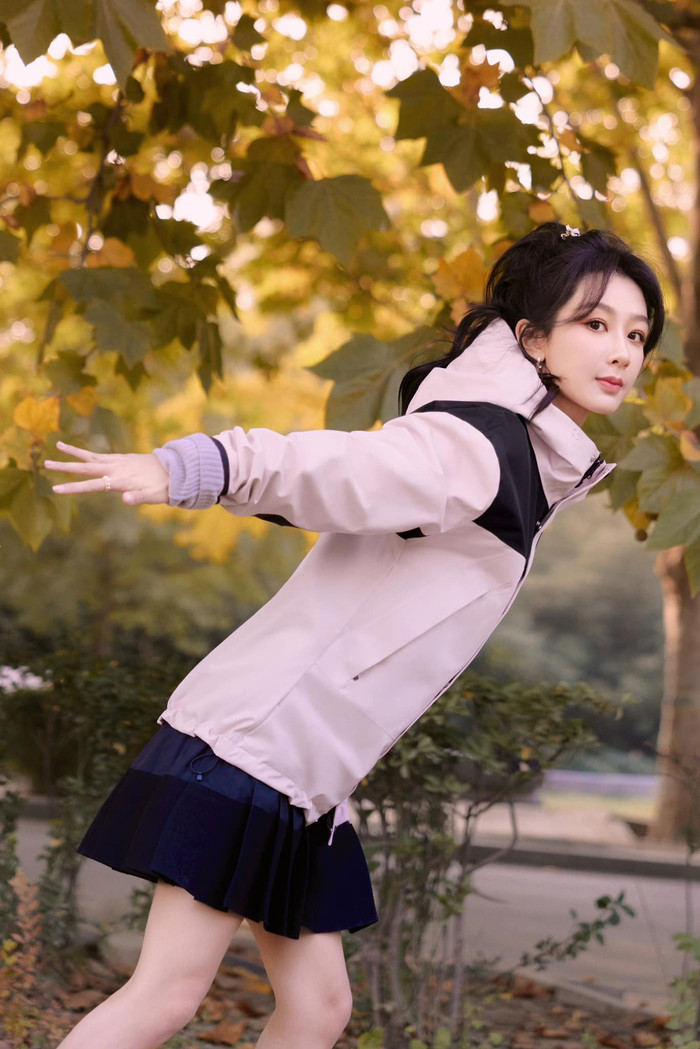 Dương Tử thường xuyên bị tố photoshop quá đà.