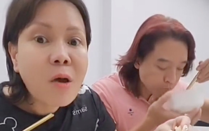 Việt Hương nổi đoá trên livestream, chuyện gì mà nhắc đến tên cả NS Hoài Linh? Ảnh 2