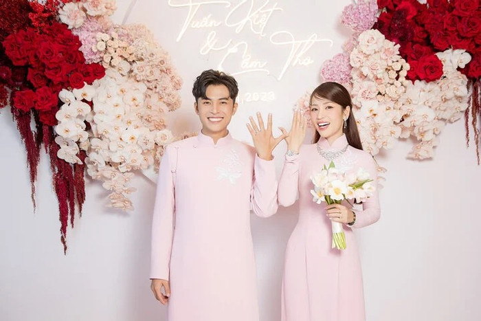 Sau 5 năm yêu nhau, Puka - Gin Tuấn Kiệt quyết định về chung nhà bằng đám cưới ngọt ngào.