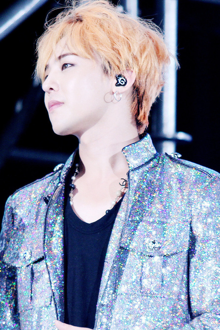 Nam ca sĩ tự nguyện tham gia cuộc điều tra của cảnh sát.