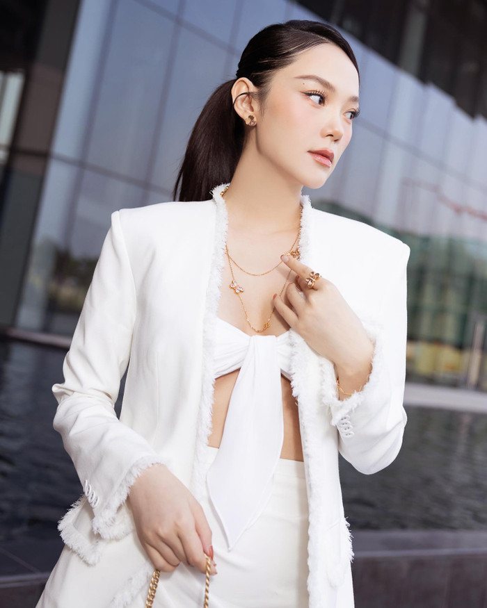 Nhiều khán giả cảm thấy khó tin khi Minh Hằng vẫn tích cực 'chạy show' ở những tháng đầu của thai kỳ