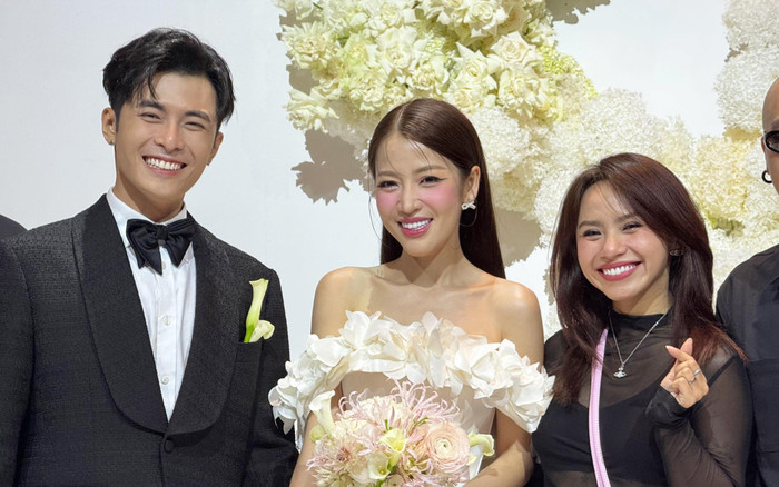 Gin Tuấn Kiệt nắm chặt tay Puka trong tiệc cưới tại TP.HCM Ảnh 2