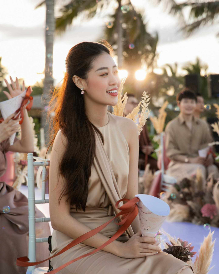 Khánh Vân rạng rỡ tại tiệc cưới bên bờ biển của GinPu.
