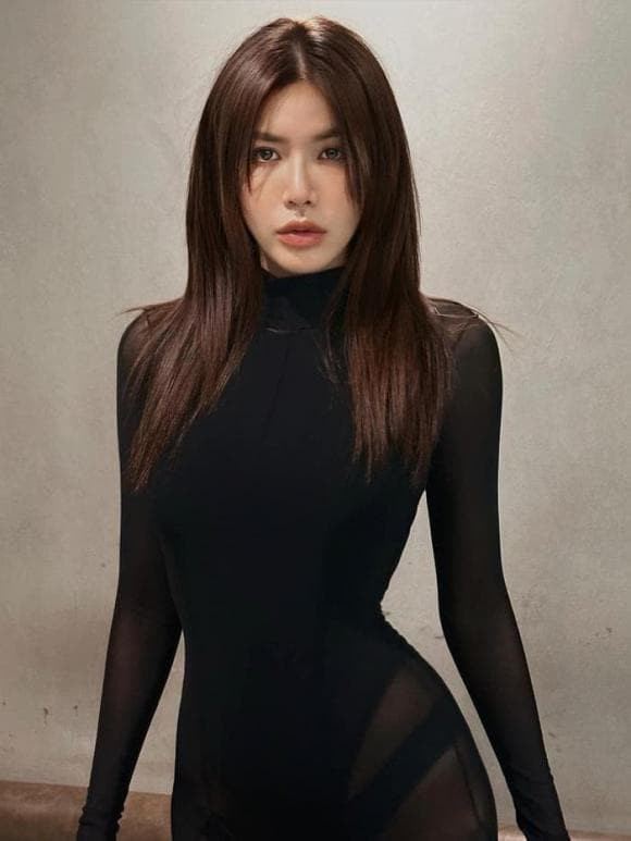 Người hâm mộ kỳ vọng Minh Tú sẽ chinh chiến tại một cuộc thi nhan sắc khác.