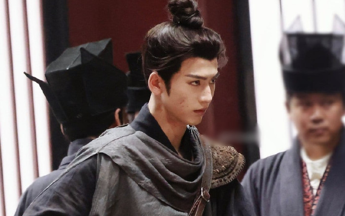 Trương Lăng Hách đẹp bất chấp tạo hình tơi tả, Thành Nghị - Đặng Vi còn kém xa Ảnh 2