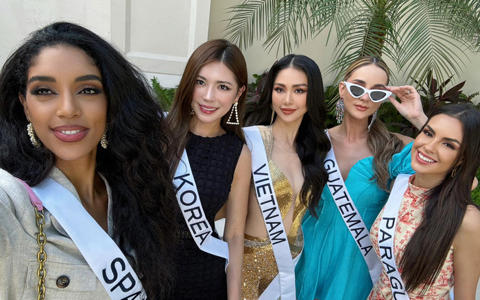 Visual của Bùi Quỳnh Hoa trong khung hình với 'chị em Hoàn vũ' Ảnh 2