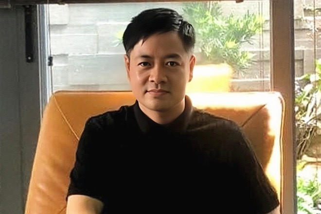 Đông đảo đồng nghiệp, bạn bè gửi lời động viên tới gia đình mong nam ca sĩ nhanh chóng hồi phục.