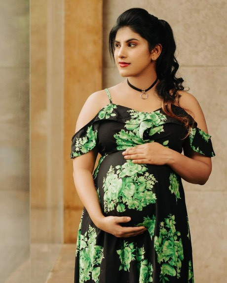 Thông tin nữ diễn viên 35 tuổi tử vong khi đang khám thai khiến dân tình xôn xao.