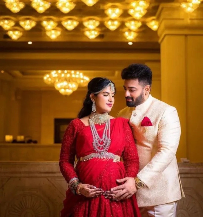 Ngay sau khi biết tin về cái chết của vợ, chồng Priya suy sụp và khóc lóc thảm thiết trong bệnh viện.&nbsp;