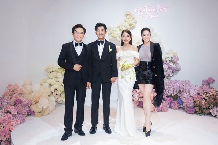 Nhật Kim Anh chúc mừng hạnh phúc đàn em.