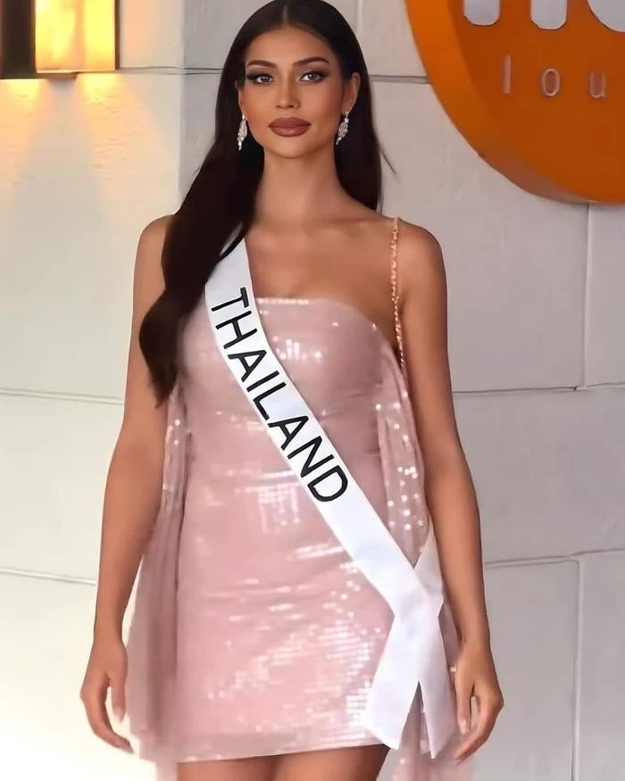 Outfit ngày 4 Miss Universe: Bùi Quỳnh Hoa diện jumpsuit lấp lánh, mỹ nhân Thái với bộ váy 'điểm trừ' Ảnh 7