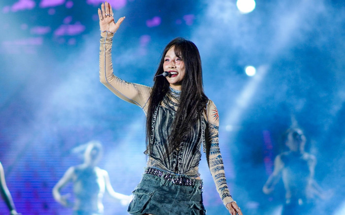 Lee Hyori gặp sự cố khi biểu diễn trên sân khấu Việt Nam, cách xử lý xứng tầm ngôi sao Ảnh 2