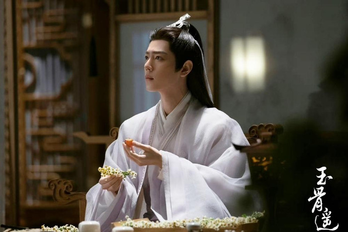 và Ngọc Cốt Dao. 