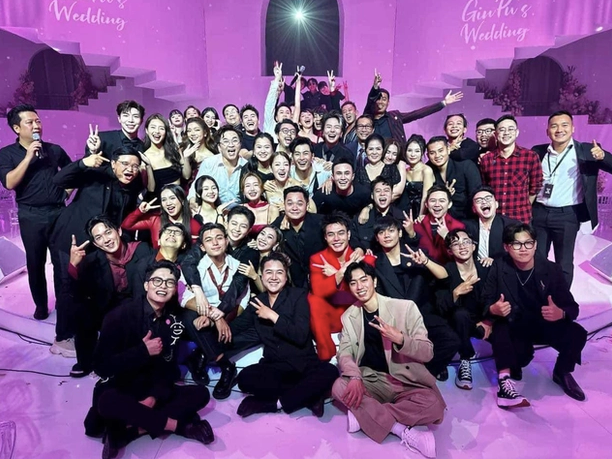 Hơn nửa showbiz Việt đã tề tựu để chung vui trong ngày trọng đại của Gin Tuấn Kiệt và Puka. 