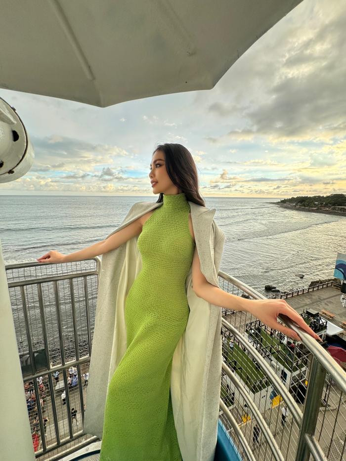 Miss Universe ngày thứ 4: Bùi Quỳnh Hoa thay outfit xanh đọt chuối, có phải 'chiêu' chiếm spotlight? Ảnh 2