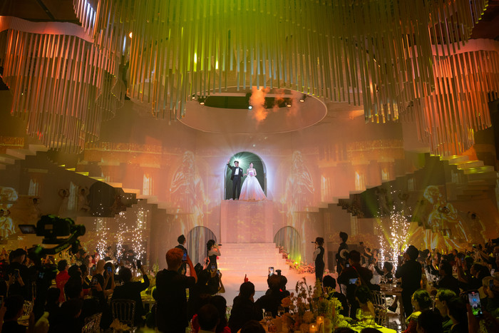 Vợ chồng Puka và Gin Tuấn Kiệt vừa tổ chức xong 2 tiệc cưới ở Cam Ranh và TP.HCM.