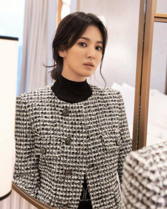 Song Hye Kyo được tình yêu mới cưng chiều, mỹ nhân thì cũng có lúc si tình thế này Ảnh 1