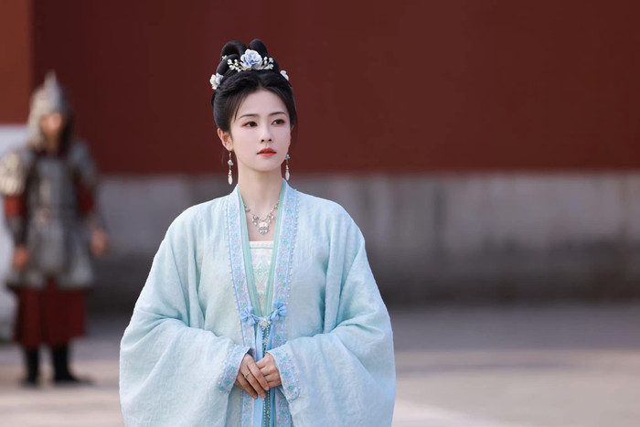 Bạch Lộc có 2 phim lên sóng cùng lúc, ai là người được lợi nhất? Ảnh 1