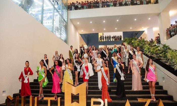 Outfit ngày 5 Miss Universe của Bùi Quỳnh Hoa: Diện váy trắng, đổi vía son đỏ liệu có bật sáng? Ảnh 6