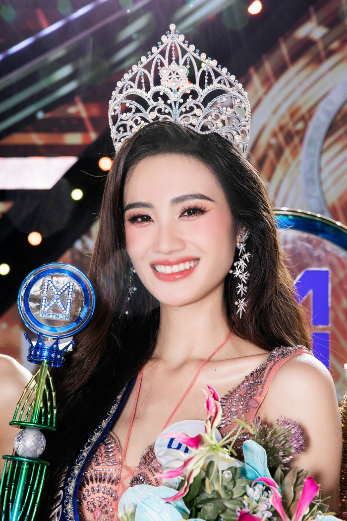 Ý Nhi đi du học 2 năm, suất thi Miss World 2024 tạm thời để ngỏ.