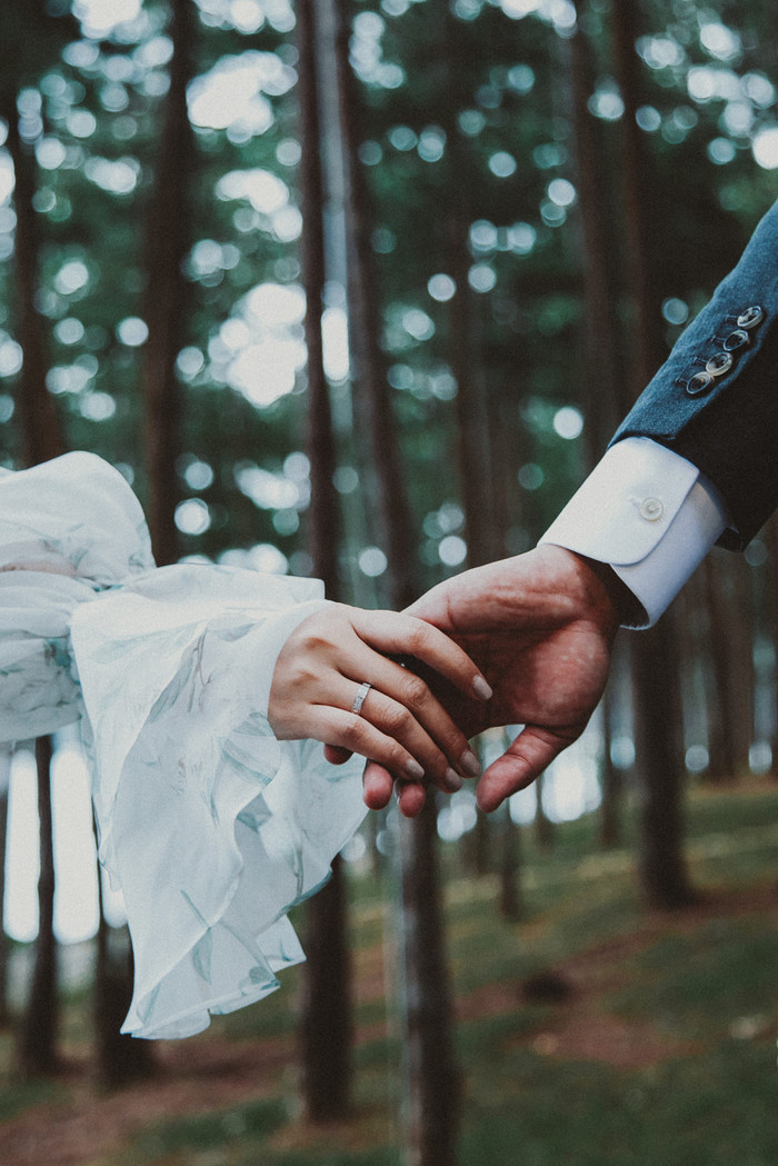 Trong khoảng thời gian chưa diễn ra đám cưới, Thanh Hằng lựa chọn giấu kín diện mạo, danh tính của chồng dù 'nửa kia' đã xác nhận thông tin về hôn lễ với giới truyền thông