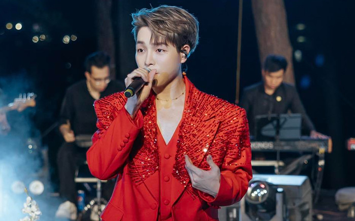 Hàng ngàn khán giả phản ứng mạnh trong màn trình diễn của Đức Phúc: Chuyện gì xảy ra? Ảnh 2