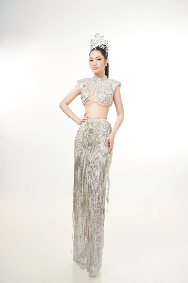 Người đẹp học tiếng Trung, chuẩn bị kiến thức, kỹ năng cần thiết, liên hệ một số người quen để được chia sẻ kinh nghiệm thi quốc tế. 