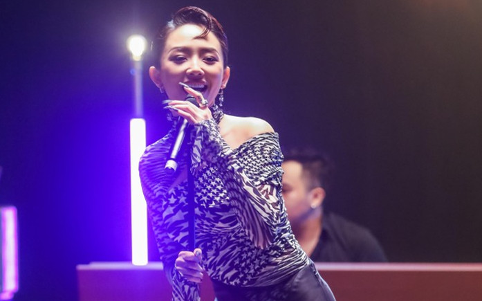 Một ca khúc Tóc Tiên không bao giờ mang đi diễn, giờ hát lại gặp ngay sự cố Ảnh 2