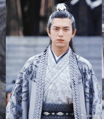 Tạo hình cổ trang của Lý Hiện không được đẹp mắt, là một trong những nguyên nhân khiến anh bị phản đối tái hợp Dương Tử.