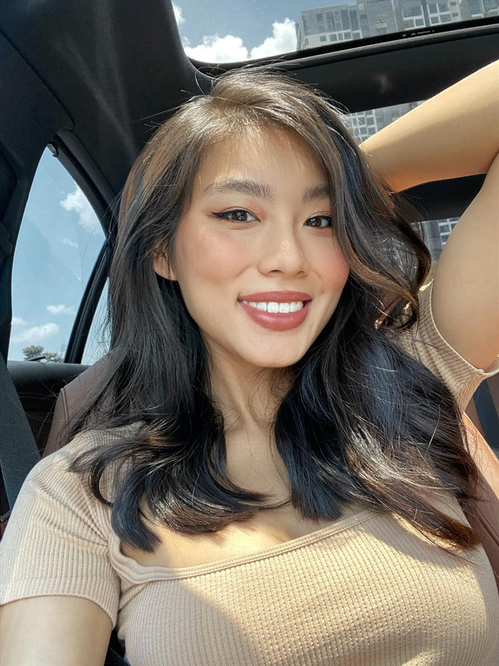 Thảo Nhi Lê không ngần ngại livestream bán hàng, mùa siêu sale cuối năm cô nàng cũng sẽ xuất hiện và tương tác trực tiếp với khách hàng.