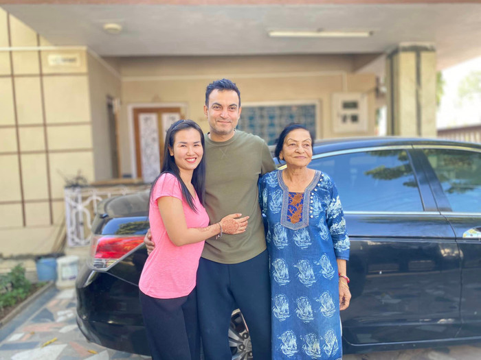 Dù gặp không ít bất đồng về ngôn ngữ, Võ Hạ Trâm và mẹ chồng vẫn thể hiện tình cảm dành cho đối phương thông qua những hành động quan tâm thường ngày