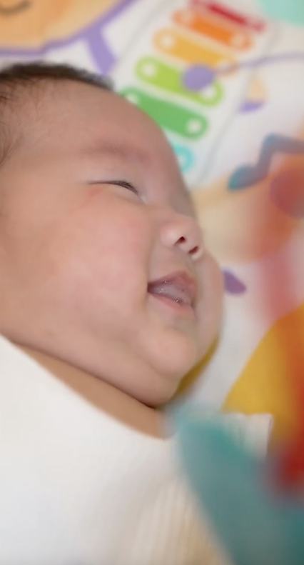 Minh Hằng zoom cận diện mạo con đầu lòng, góc nghiêng quý tử gây bão Ảnh 2