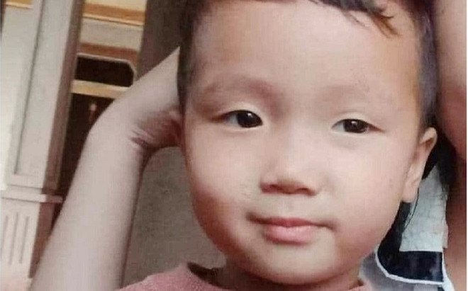 Thông tin mới vụ bé trai 2 tuổi mất tích bí ẩn trước cổng nhà Ảnh 2