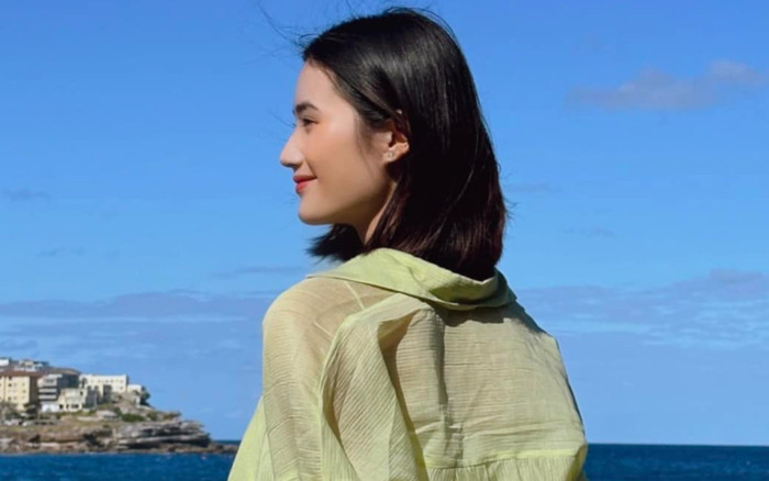 Hoa hậu Ý Nhi khoe ảnh đời thường tại Úc, visual ra sao mà được khen 'xinh như thiên thần'? Ảnh 2