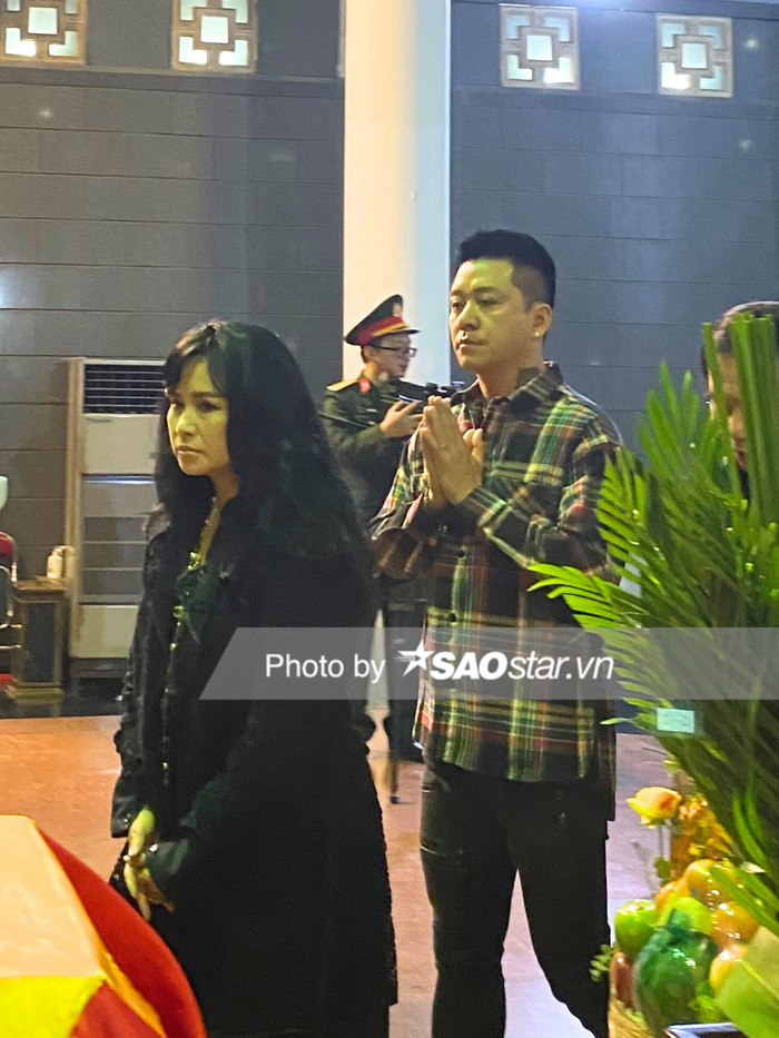 Thanh Lam, Tuấn Hưng lộ rõ sự thất thần khi có mặt tại lễ viếng của cố nhạc sĩ Xuân Phương