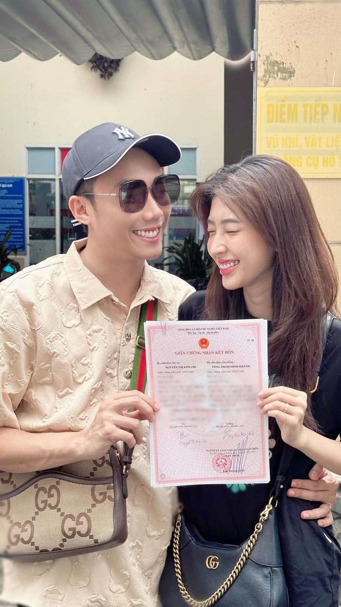 Ginô Tống và Kim Chi đã hoàn thành thủ tục đăng kí kết hôn để trở thành vợ chồng hợp pháp.