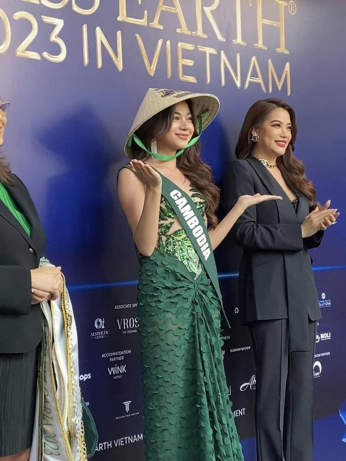 Lan Anh khoe visual rực rỡ ngày nhận sash đọ sắc cùng đối thủ, đây có phải Top 3 Miss Earth? Ảnh 3