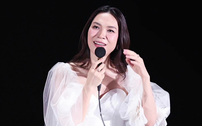 Mỹ Tâm diện đồ hở eo biểu diễn, bố ruột phản ứng: 'Ăn mặc vậy mà lên sân khấu hả con?' Ảnh 2