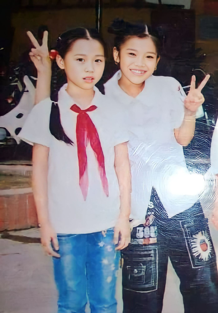 Nét ngoài tự nhiên cùng sự đáng yêu khi tạo dáng của nữ ca sĩ trong loạt ảnh này đã làm tan chảy trái tim của rất nhiều người hâm mộ.