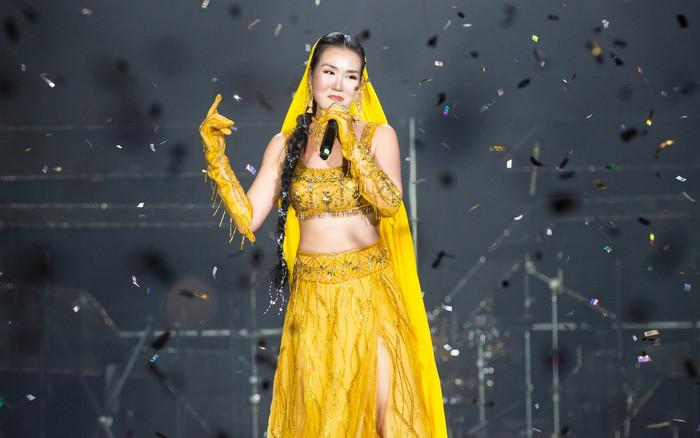 Võ Hạ Trâm làm điều chưa từng có tiền lệ trong 16 năm đi hát tại phố đi bộ, phản ứng khán giả ra sao? Ảnh 2