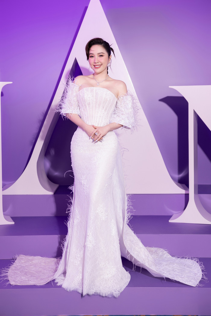 Cô cũng chia sẻ bản thân đã vượt qua nỗi “trầm cảm vì ngoại hình xuống cấp sau sinh”.