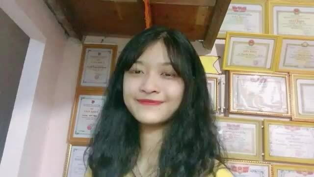 Á hậu Kiều Loan sở hữu thành tích học tập đáng nể trong thời gian còn ngồi trên ghế nhà trường