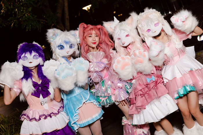 Hậu Vietnam Idol, Lamoon Diễm Hằng náo động phố đi bộ với phong cách lạ lẫm Ảnh 5